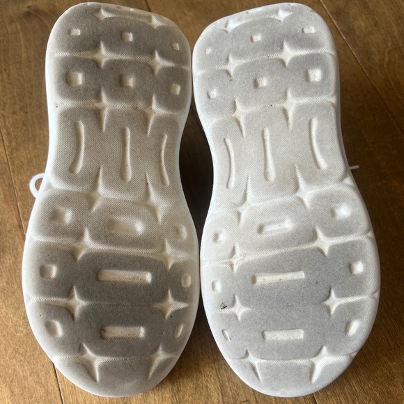 Girls ADIDAS Cloudfoam Tennis Shoes - Picture 3 of 8